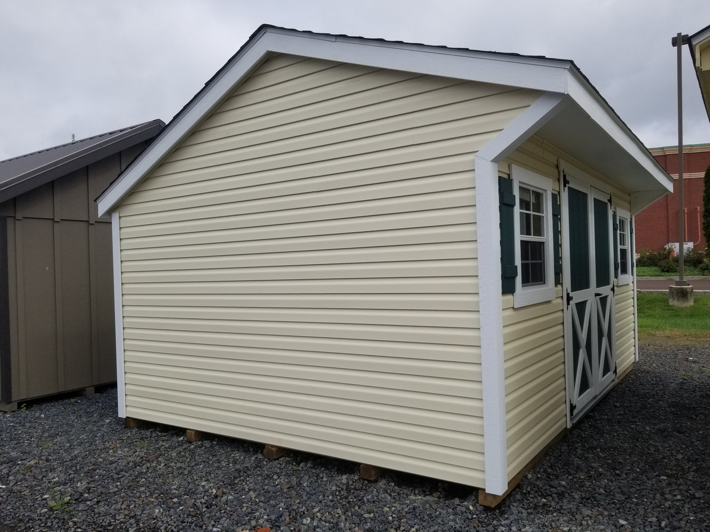 12x16 Quaker with Vinyl Siding